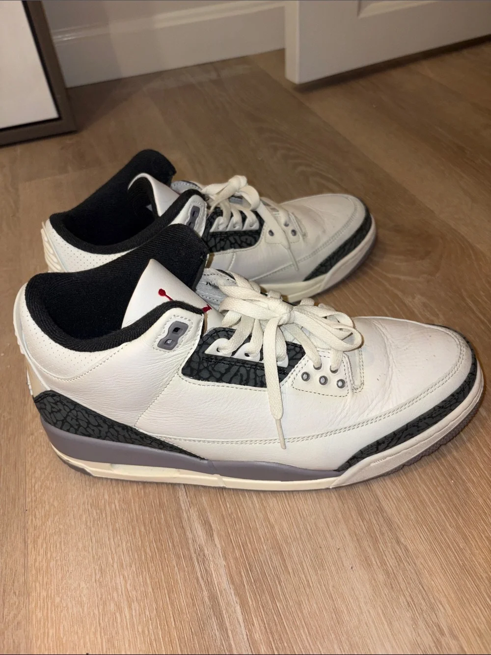 Jordan Men's Sneakers White/Black/Red Retro Style